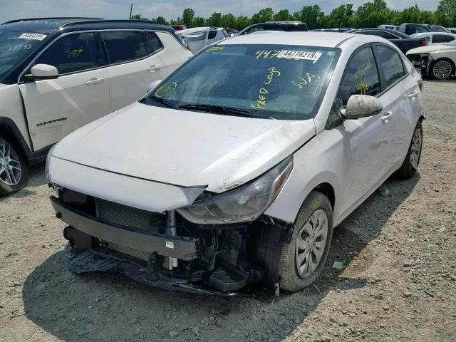 3KPC24A32KE049766 - 2019 HYUNDAI ACCENT SE WHITE photo 2