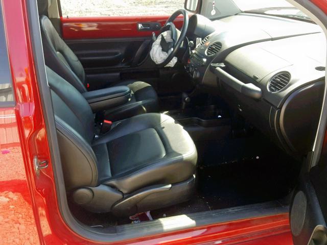 3VWRW3AG3AM017941 - 2010 VOLKSWAGEN NEW BEETLE წითელი ფოტო 5