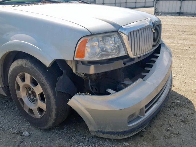 5LMFU28575LJ17535 - 2005 LINCOLN NAVIGATOR TAN photo 9