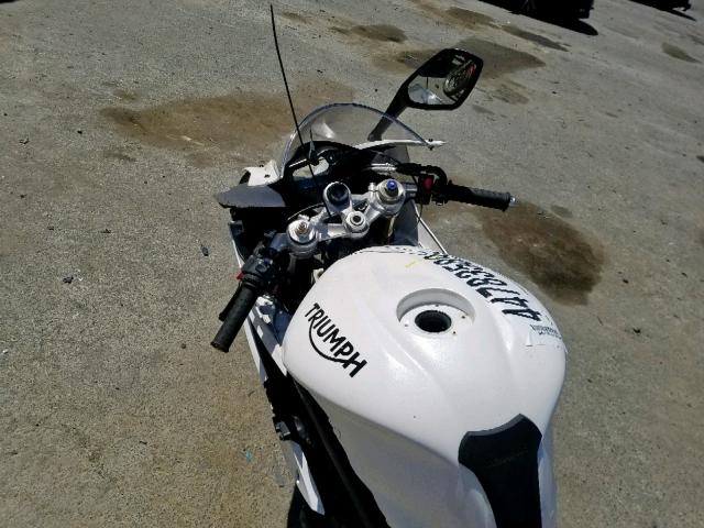 SMTA02YKXEJ623490 - 2014 TRIUMPH MOTORCYCLE DAYTONA 67 WHITE photo 5