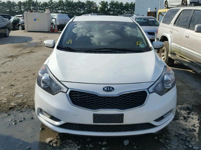 KNAFX4A82E5173902 - 2014 KIA FORTE EX WHITE photo 9