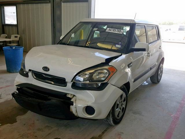 KNDJT2A58C7381867 - 2012 KIA SOUL WHITE photo 2