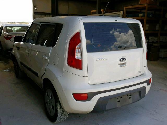 KNDJT2A58C7381867 - 2012 KIA SOUL WHITE photo 3