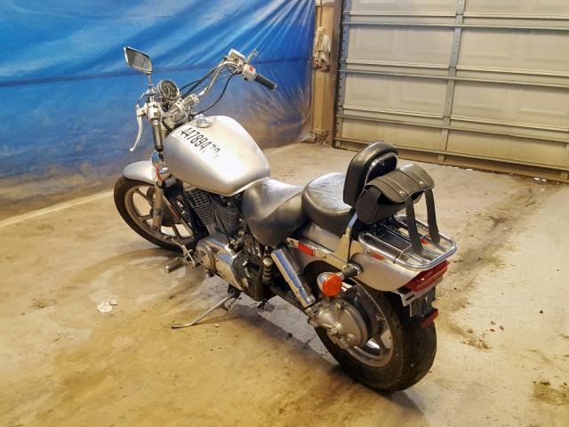 1HFSC18047A100946 - 2007 HONDA VT1100 C SILVER photo 3