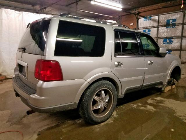 5LMFU28R33LJ39631 - 2003 LINCOLN NAVIGATOR SILVER photo 4