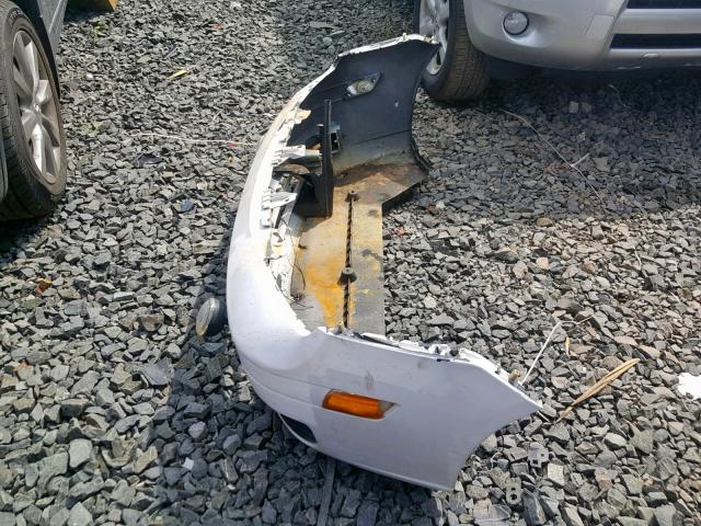 1FAFP34N25W112385 - 2005 FORD FOCUS ZX4 WHITE photo 9