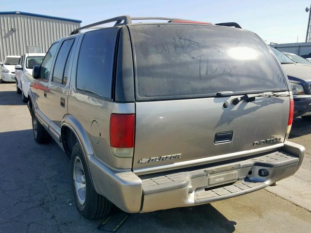 1GNCS13W3Y2352882 - 2000 CHEVROLET BLAZER TAN photo 3