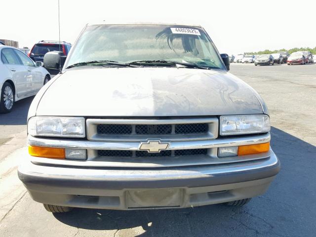 1GNCS13W3Y2352882 - 2000 CHEVROLET BLAZER TAN photo 9