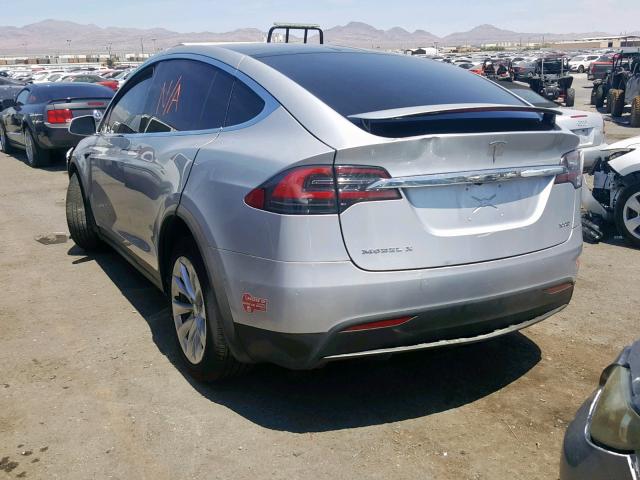 5YJXCDE2XJF102173 - 2018 TESLA MODEL X SILVER photo 3