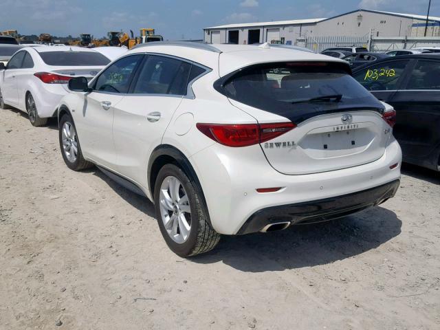 SJKCH5CP7HA016971 - 2017 INFINITI QX30 BASE WHITE photo 3