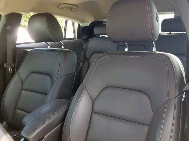 SJKCH5CP7HA016971 - 2017 INFINITI QX30 BASE WHITE photo 9