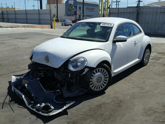 3VWJ17AT9FM636969 - 2015 VOLKSWAGEN BEETLE 1.8 WHITE photo 2