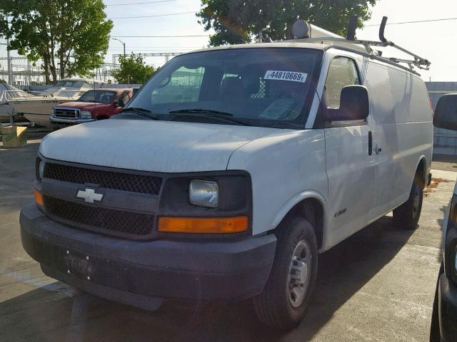 1GCGG25V961180382 - 2006 CHEVROLET EXPRESS G2 WHITE photo 2