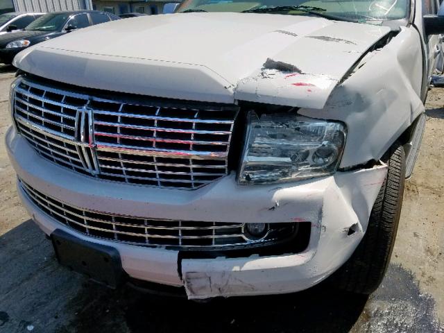 5LMFU28588LJ14261 - 2008 LINCOLN NAVIGATOR WHITE photo 9