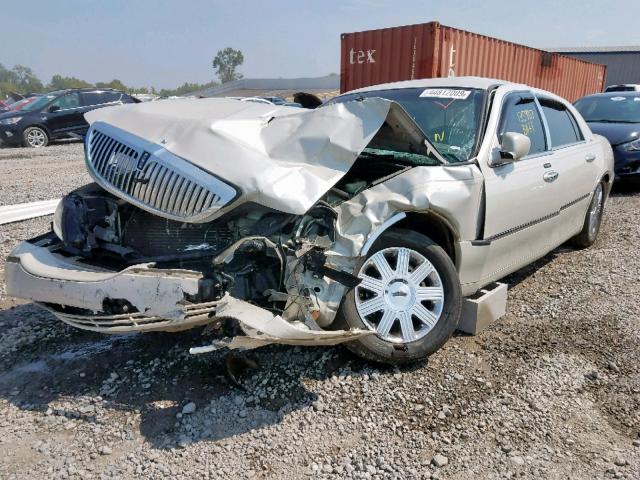 1LNHM83W64Y688935 - 2004 LINCOLN TOWN CAR U WHITE photo 2