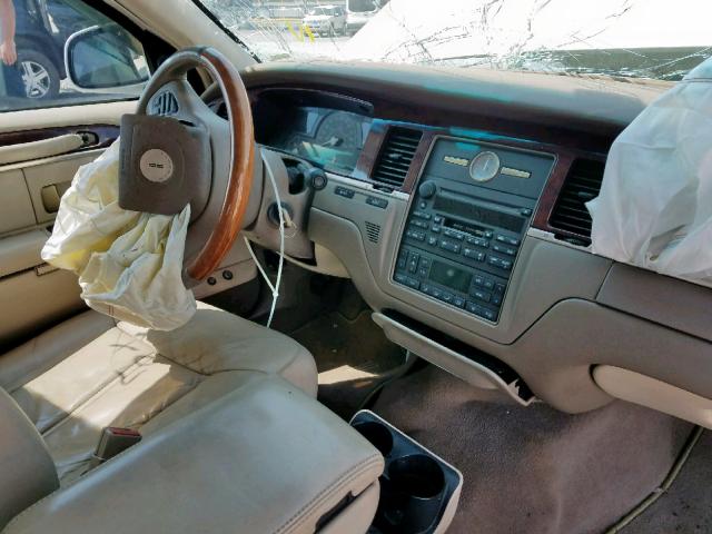 1LNHM83W64Y688935 - 2004 LINCOLN TOWN CAR U WHITE photo 9