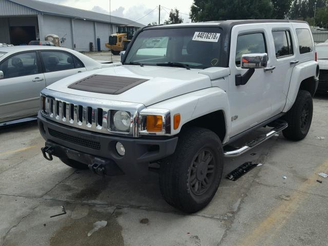 5GTDN136568315646 - 2006 HUMMER H3 WHITE photo 2