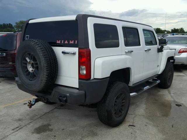 5GTDN136568315646 - 2006 HUMMER H3 WHITE photo 4