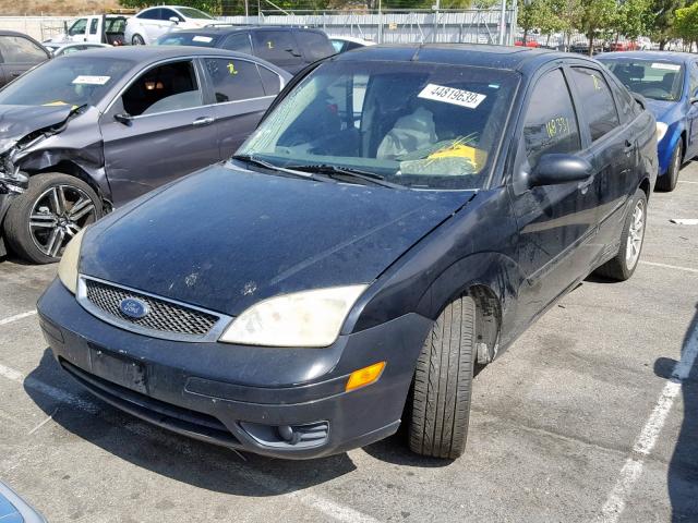 1FAHP34N05W306003 - 2005 FORD FOCUS ZX4 BLACK photo 2