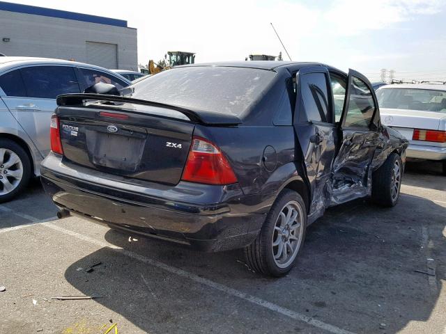 1FAHP34N05W306003 - 2005 FORD FOCUS ZX4 BLACK photo 4