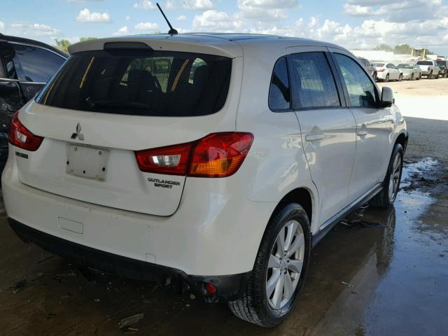 4A4AP3AU6EE032229 - 2014 MITSUBISHI OUTLANDER WHITE photo 4