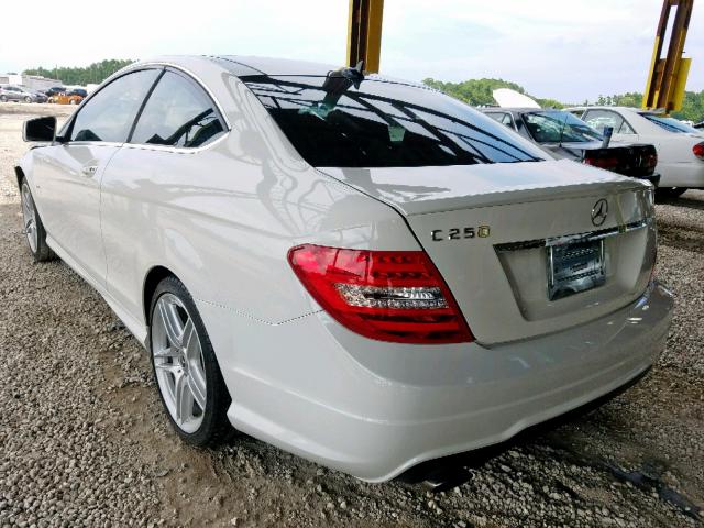 WDDGJ4HB8CF906204 - 2012 MERCEDES-BENZ C 250 WHITE photo 3