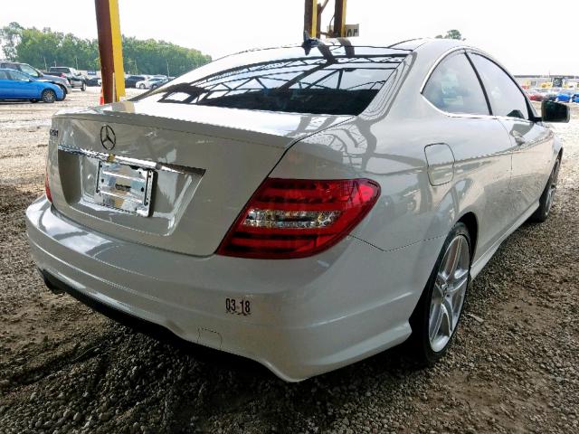 WDDGJ4HB8CF906204 - 2012 MERCEDES-BENZ C 250 WHITE photo 4