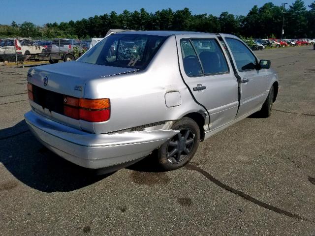 3VWRB81H1WM279921 - 1998 VOLKSWAGEN JETTA GL SILVER photo 4