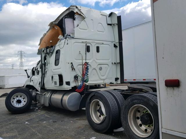 3AKJGLDR3HSJA5600 - 2017 FREIGHTLINER CASCADIA 1 WHITE photo 3