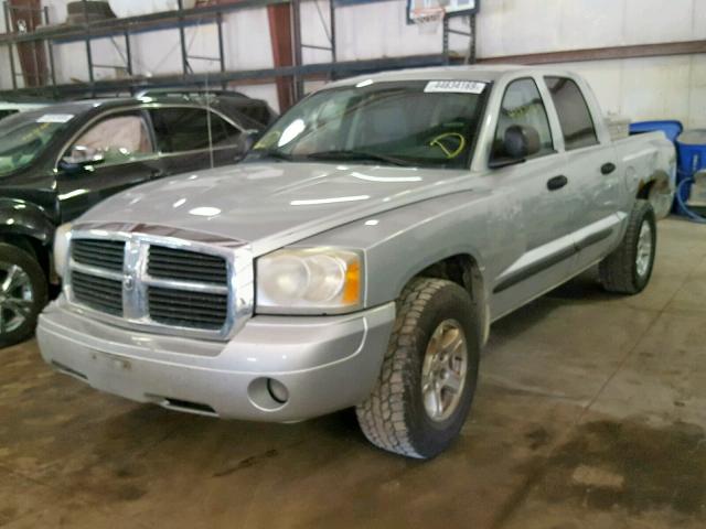 1D7HW48N96S537316 - 2006 DODGE DAKOTA QUA SILVER photo 2