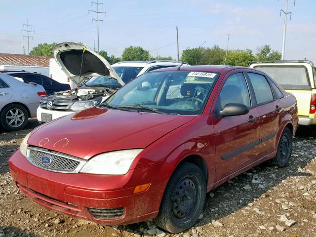 1FAFP34N15W105010 - 2005 FORD FOCUS ZX4 MAROON photo 2