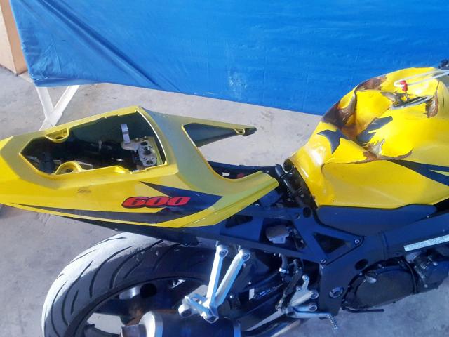 JS1GN7CA342108064 - 2004 SUZUKI GSX-R600 K YELLOW photo 6