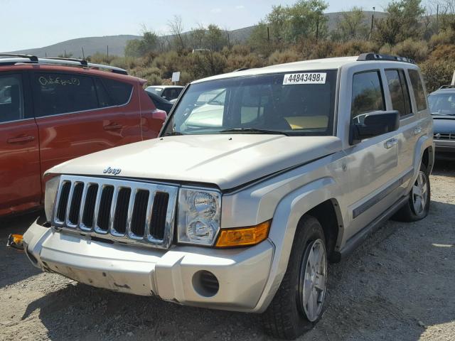 1J8HG48PX7C538830 - 2007 JEEP COMMANDER SILVER photo 2