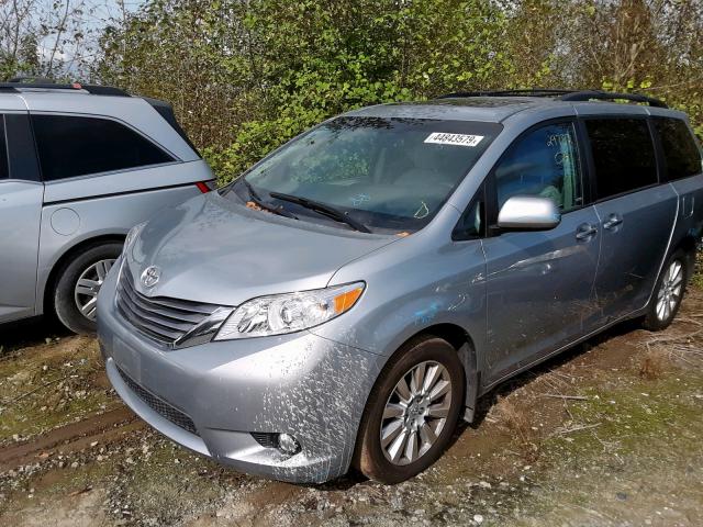 5TDDZ3DC9HS147598 - 2017 TOYOTA SIENNA XLE SILVER photo 2