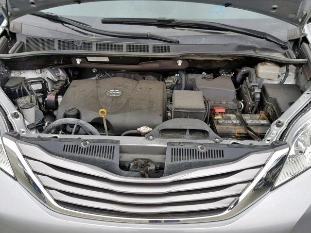 5TDDZ3DC9HS147598 - 2017 TOYOTA SIENNA XLE SILVER photo 7