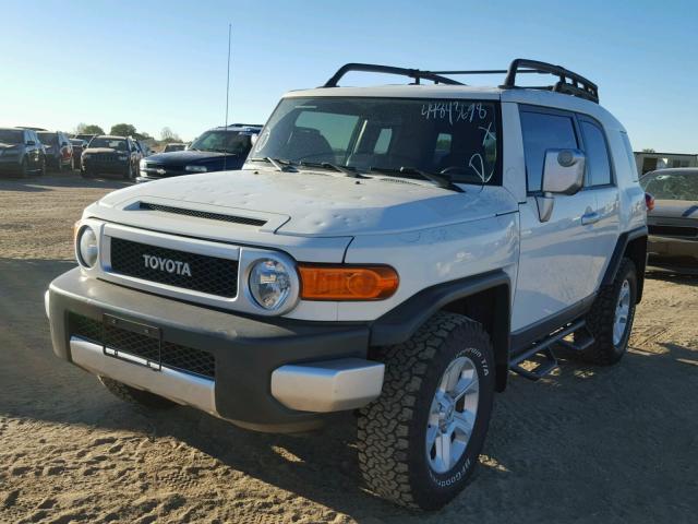 JTEBU4BF9CK148268 - 2012 TOYOTA FJ CRUISER WHITE photo 2