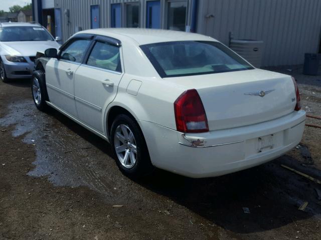 2C3KA53G57H869554 - 2007 CHRYSLER 300 TOURIN WHITE photo 3