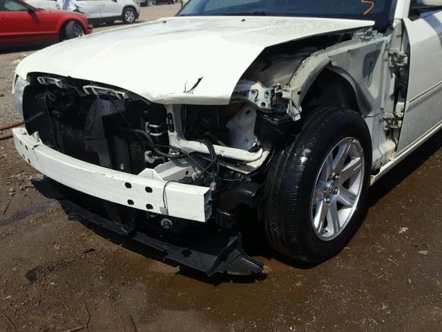 2C3KA53G57H869554 - 2007 CHRYSLER 300 TOURIN WHITE photo 9