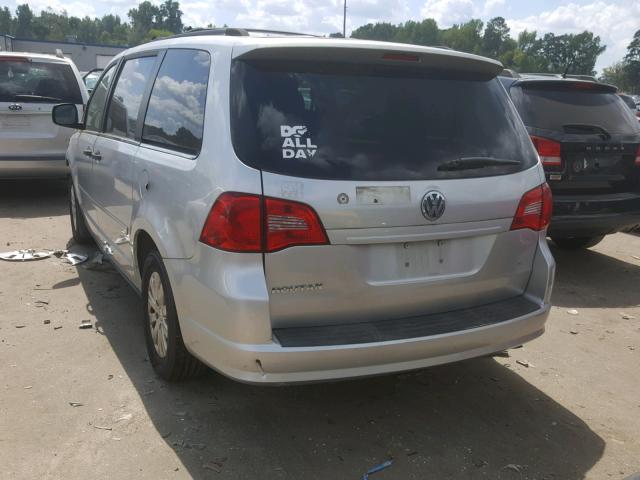 2V8HW44129R549699 - 2009 VOLKSWAGEN ROUTAN S SILVER photo 3