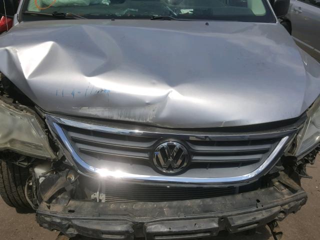 2V8HW44129R549699 - 2009 VOLKSWAGEN ROUTAN S SILVER photo 7