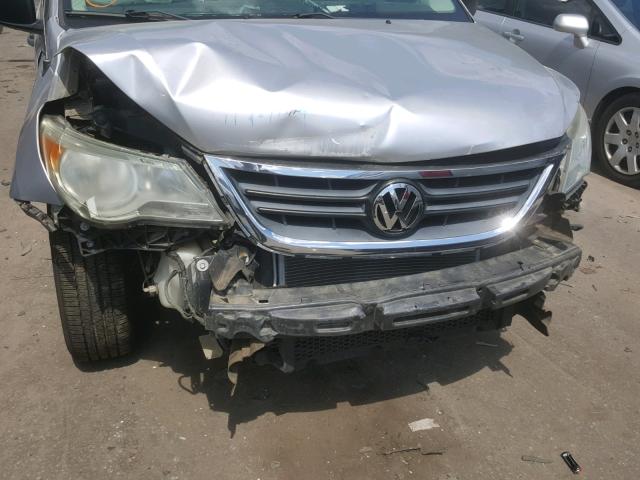 2V8HW44129R549699 - 2009 VOLKSWAGEN ROUTAN S SILVER photo 9