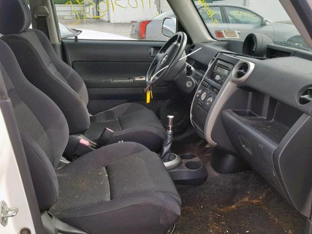 JTLKT334750186017 - 2005 TOYOTA SCION XB 白色 照片 5