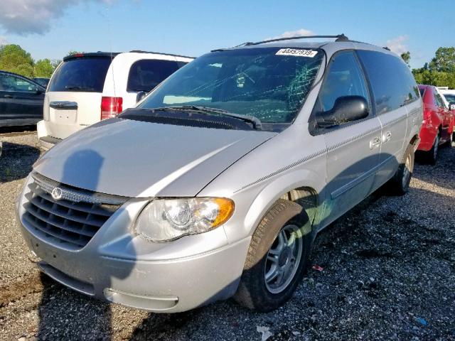 2C4GP44R05R178367 - 2005 CHRYSLER TOWN & COU SILVER photo 2