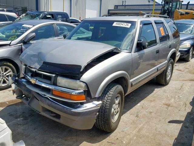 1GNDT13WXY2295873 - 2000 CHEVROLET BLAZER TAN photo 2