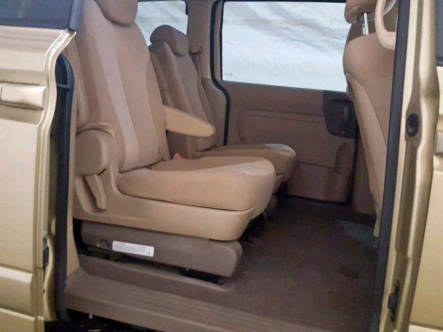 KNDMG4C34A6347646 - 2010 KIA SEDONA LX GOLD photo 6