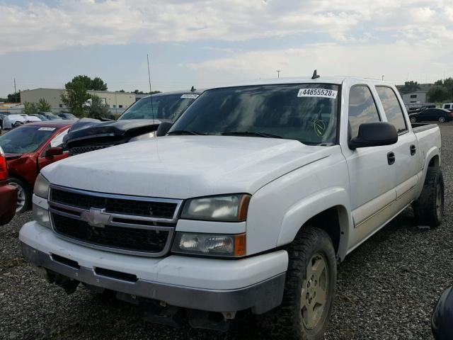 2GCEK13T761125747 - 2006 CHEVROLET SILVERADO WHITE photo 2