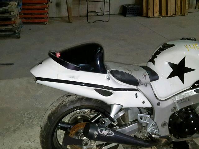 JS1GW71A552103403 - 2005 SUZUKI GSX1300 RK WHITE photo 6