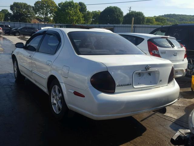 JN1CA31D91T804099 - 2001 NISSAN MAXIMA GXE WHITE photo 3