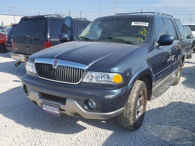 5LMFU28A2YLJ19176 - 2000 LINCOLN NAVIGATOR BLUE photo 2