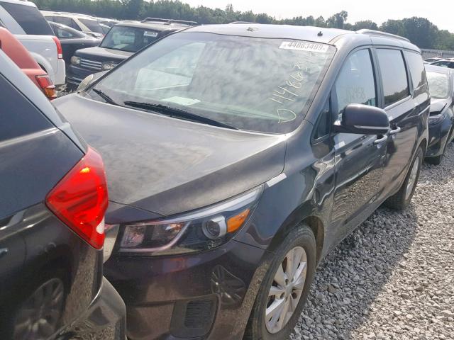 KNDMB5C14F6062827 - 2015 KIA SEDONA LX GRAY photo 2